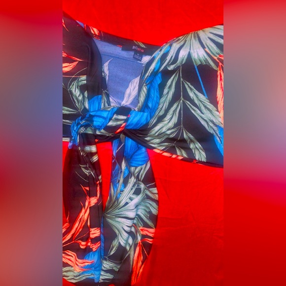 Tie Crop Top - Picture 3 of 4